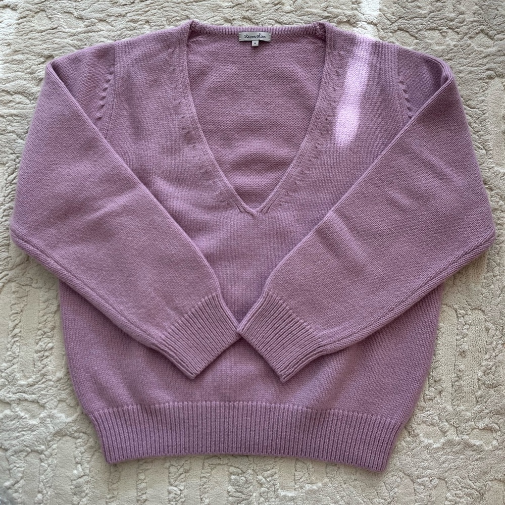 Steven Alan 100% Wool V-Neck Sweater in Soft Lavender